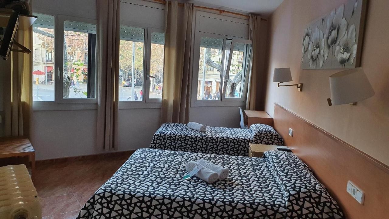 Hostal Rio De Castro Barcelona Eksteriør billede