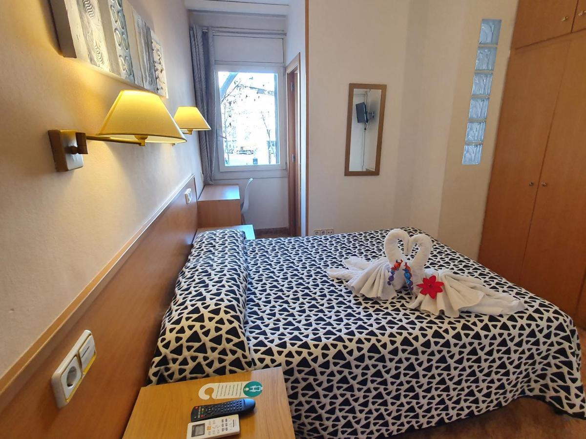 Hostal Rio De Castro Barcelona Eksteriør billede